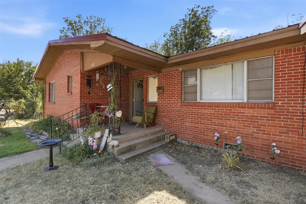 Photo 3 — 107 N Maryland Avenue, Mangum, OK 73554