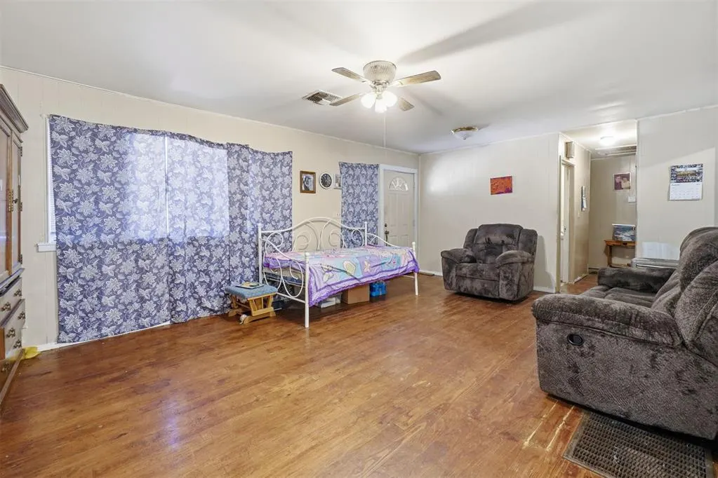 Photo 9 — 107 N Maryland Avenue, Mangum, OK 73554