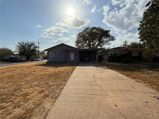 Photo 2 — 1501 N Crain Street, Altus, OK 73521