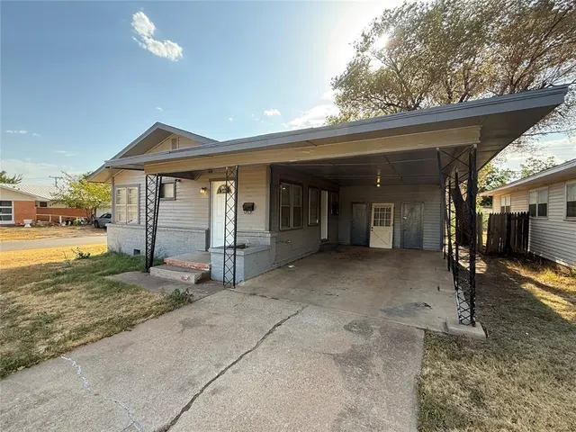 Photo 3 — 1501 N Crain Street, Altus, OK 73521