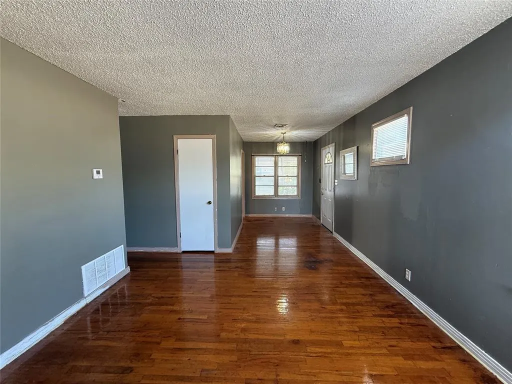 Photo 5 — 1501 N Crain Street, Altus, OK 73521