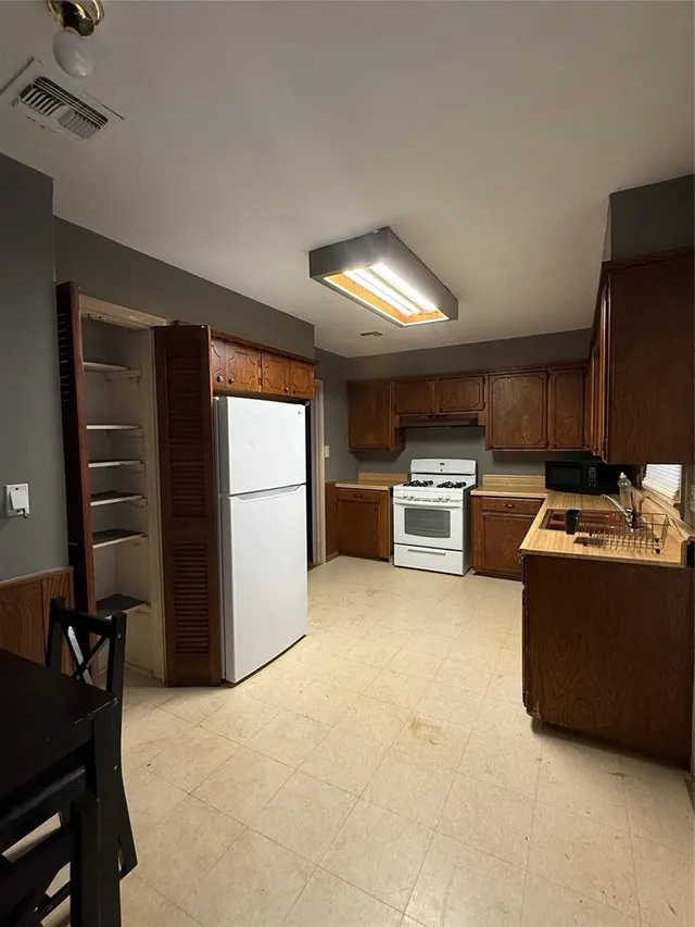 Photo 7 — 1501 N Crain Street, Altus, OK 73521