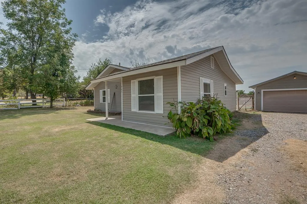 Front exterior — 965 Cabin Road, Harrah, OK 73045