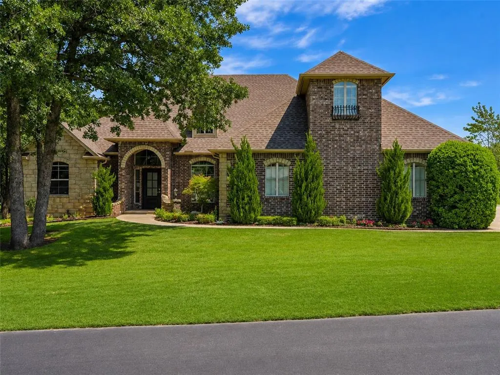 Front exterior — 674 Stone Bridge, Edmond, OK 73034