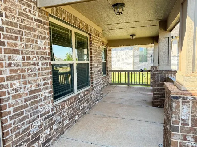 Photo 2 — 10432 NW 33rd Street, Yukon, OK 73099