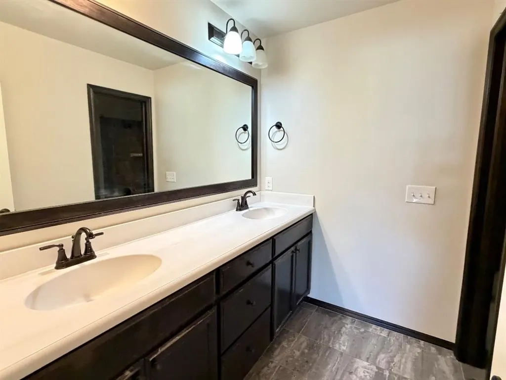 Photo 12 — 10432 NW 33rd Street, Yukon, OK 73099