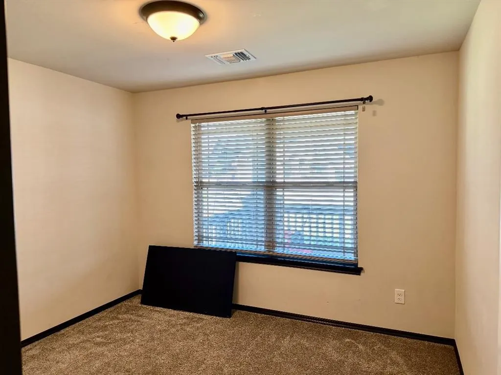 Photo 15 — 10432 NW 33rd Street, Yukon, OK 73099