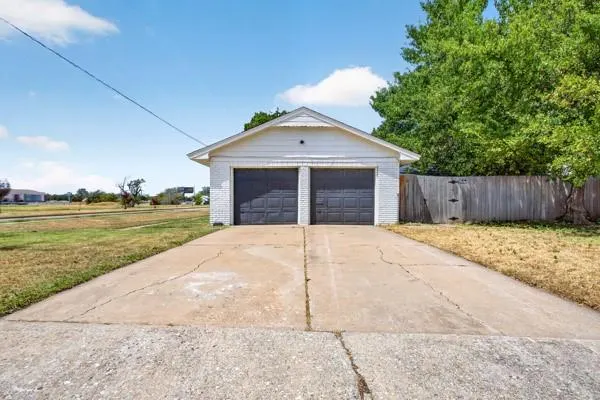 Photo 3 — 1460 N Broadway Avenue, Moore, OK 73160