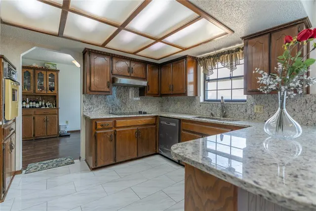 Photo 3 — 212 Americana Court, Norman, OK 73069
