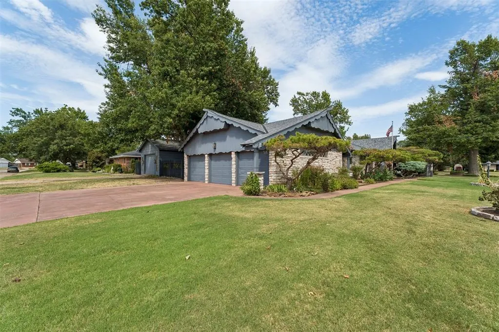 Photo 3 — 1527 Holliday Drive, Norman, OK 73069