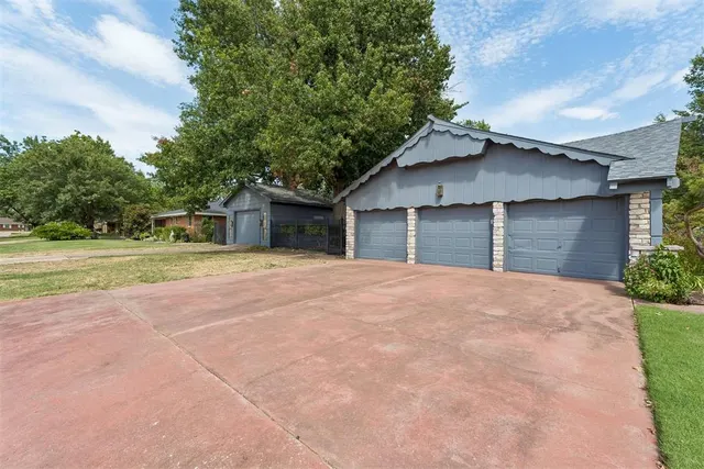 Photo 4 — 1527 Holliday Drive, Norman, OK 73069