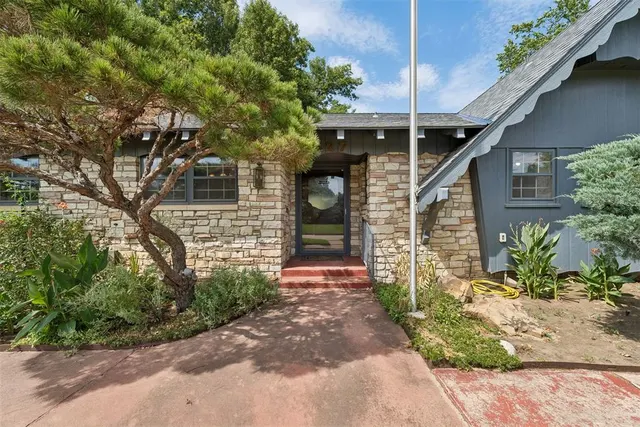 Photo 6 — 1527 Holliday Drive, Norman, OK 73069