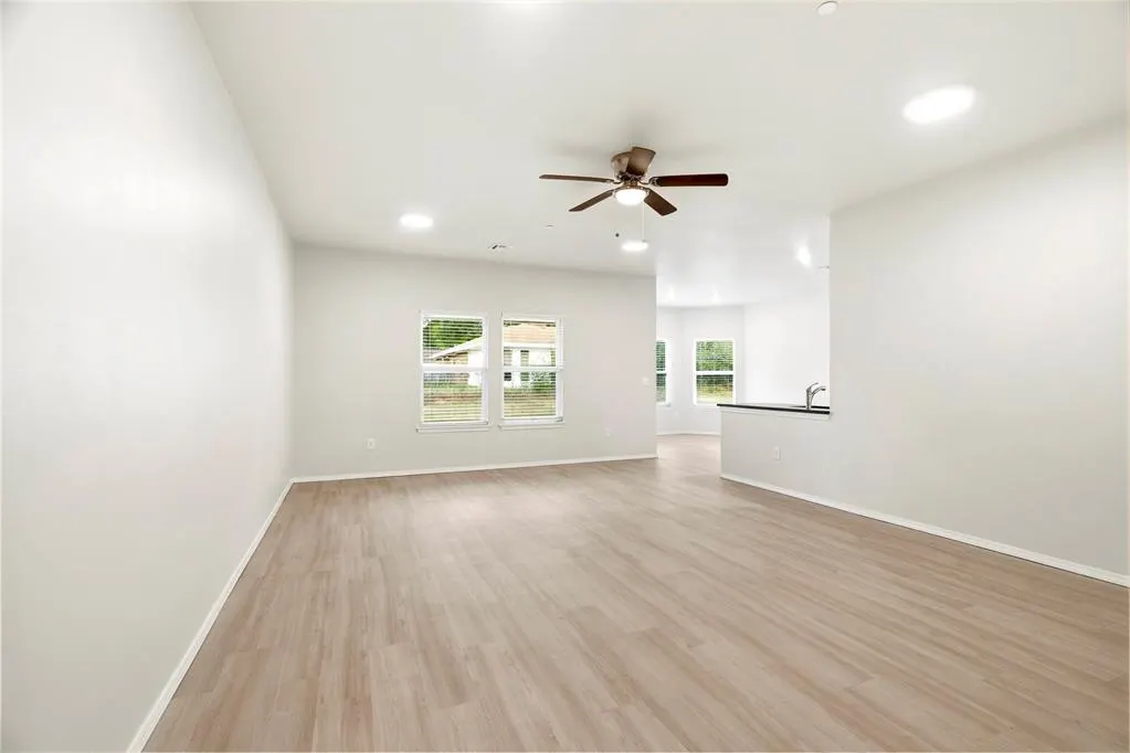 Photo 5 — 212 E Abbot Lane, Mustang, OK 73064