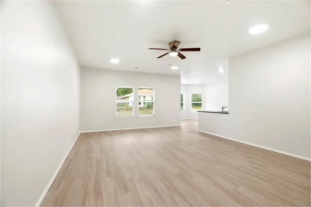 Photo 5 — 212 E Abbot Lane, Mustang, OK 73064