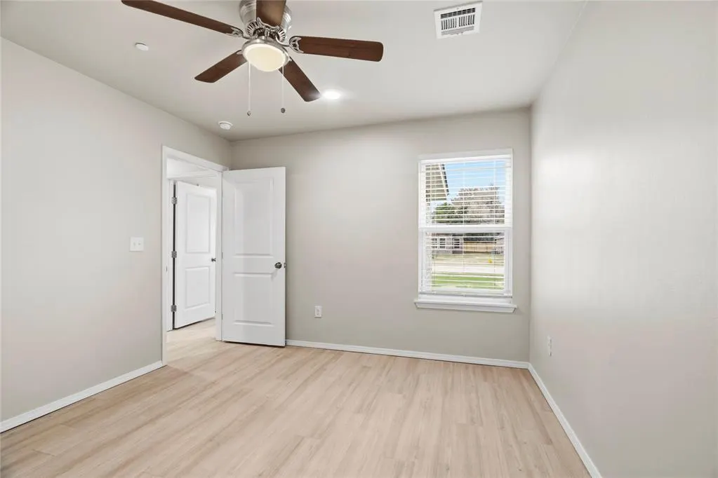 Photo 25 — 212 E Abbot Lane, Mustang, OK 73064