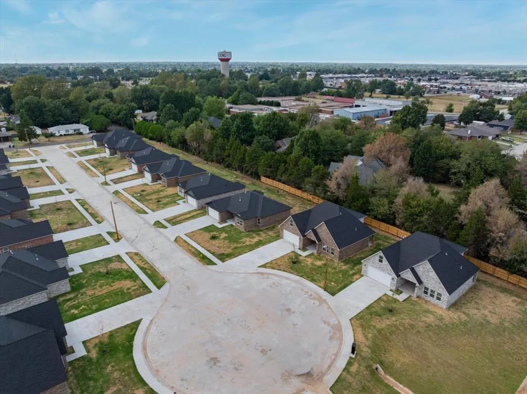 Photo 39 — 212 E Abbot Lane, Mustang, OK 73064