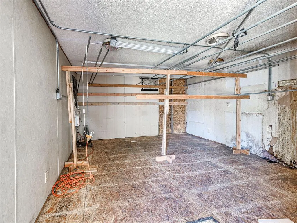 Photo 37 — 1201 E 15th Street, Chandler, OK 74834