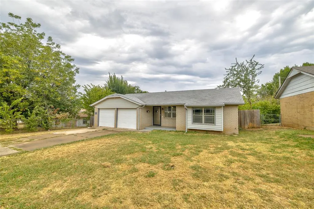 Photo 2 — 628 Baer Drive, Moore, OK 73160