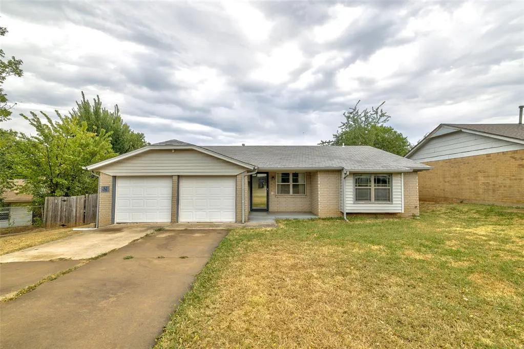 Photo 3 — 628 Baer Drive, Moore, OK 73160