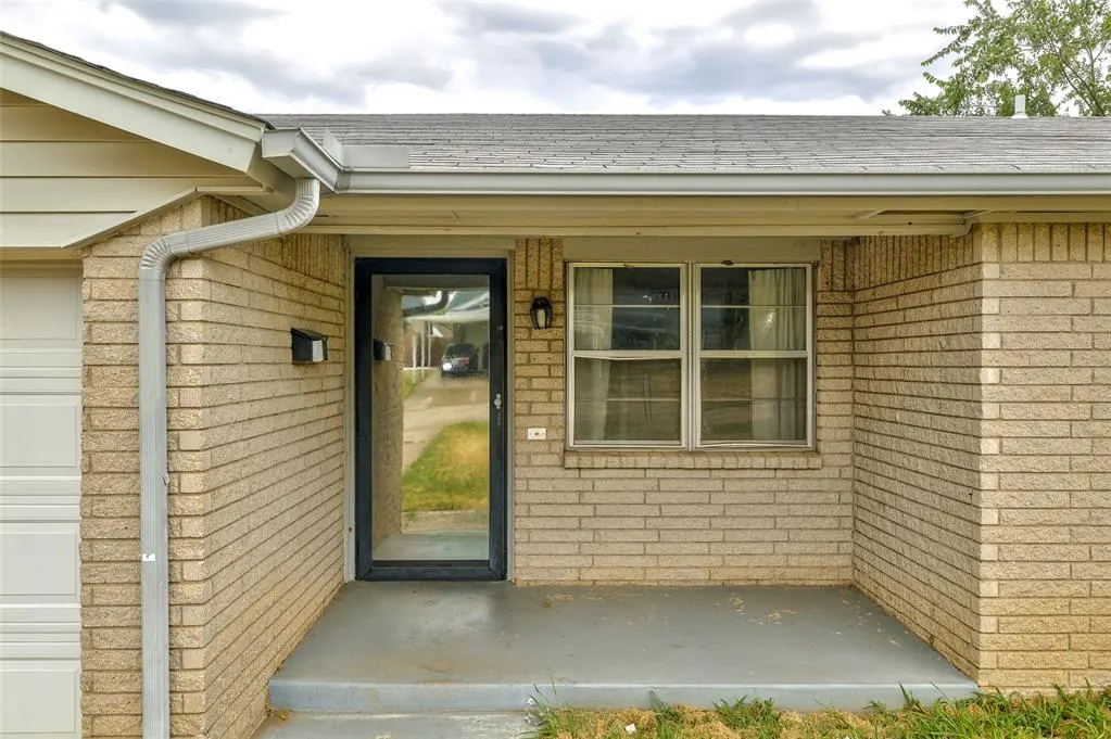 Photo 5 — 628 Baer Drive, Moore, OK 73160