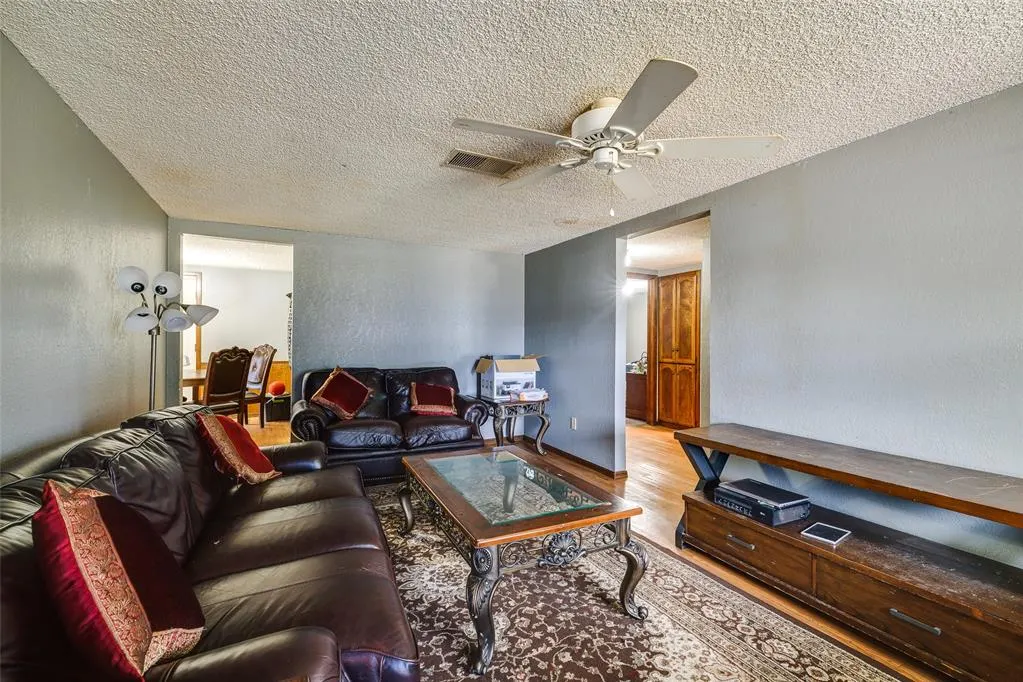 Photo 6 — 628 Baer Drive, Moore, OK 73160
