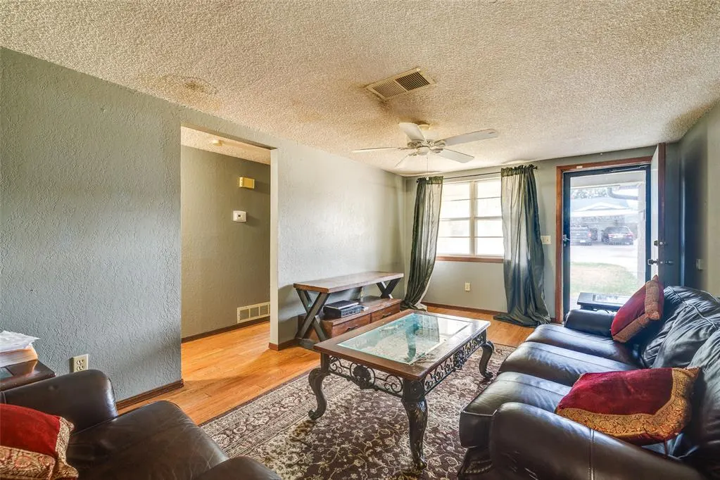 Photo 9 — 628 Baer Drive, Moore, OK 73160