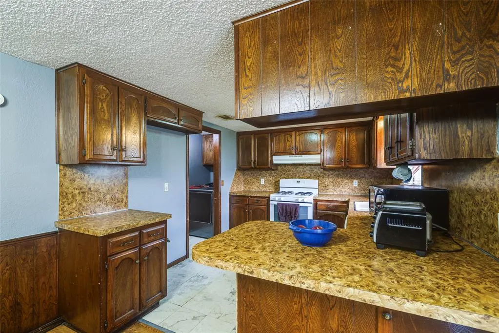 Photo 15 — 628 Baer Drive, Moore, OK 73160