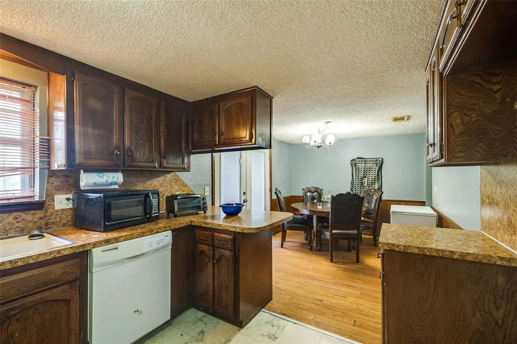 Photo 19 — 628 Baer Drive, Moore, OK 73160