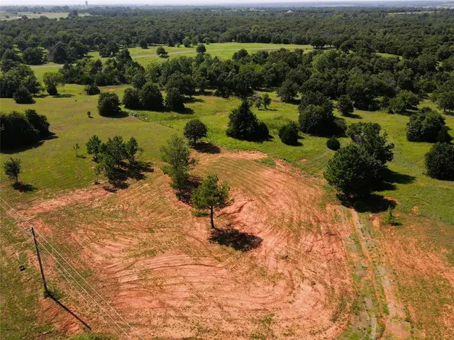 Photo 5 — 3355 NE 10th Street, Blanchard, OK 73010