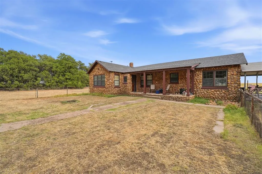 Photo 6 — 30749 N County Road 2030 Road, Granite, OK 73547