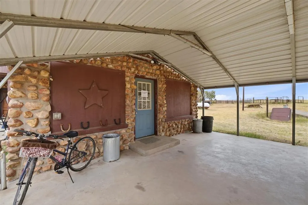 Photo 28 — 30749 N County Road 2030 Road, Granite, OK 73547
