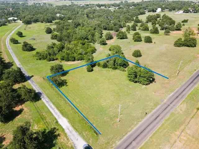 Photo 2 — 3185 NE 10th Street, Blanchard, OK 73010