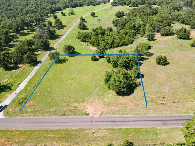 Photo 7 — 3185 NE 10th Street, Blanchard, OK 73010