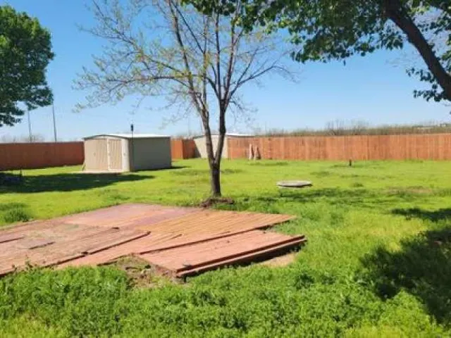 Photo 2 — 10 SW Bradbury Circle, Lawton, OK 73505