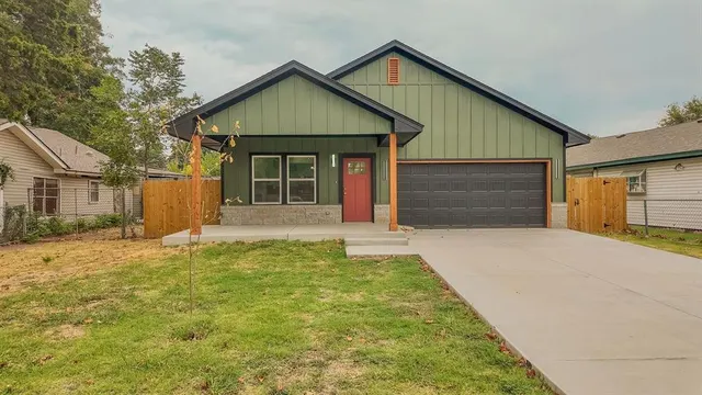 Photo 2 — 325 SE 19th Street, Oklahoma City, OK 73129