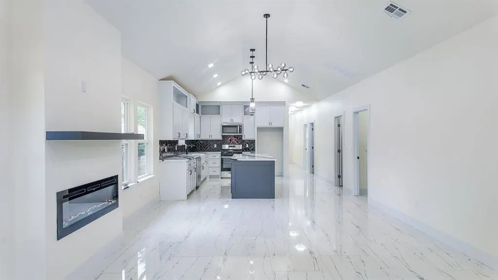 Photo 5 — 325 SE 19th Street, Oklahoma City, OK 73129