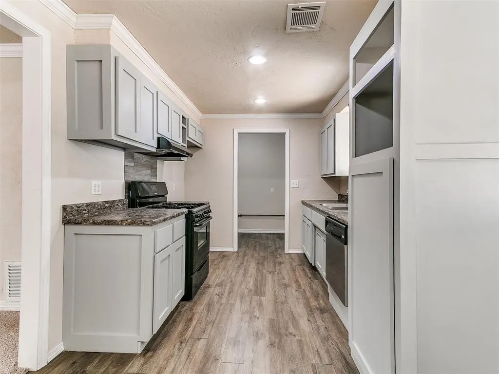 Photo 11 — 109 SW 14th Street, Oklahoma City, OK 73160