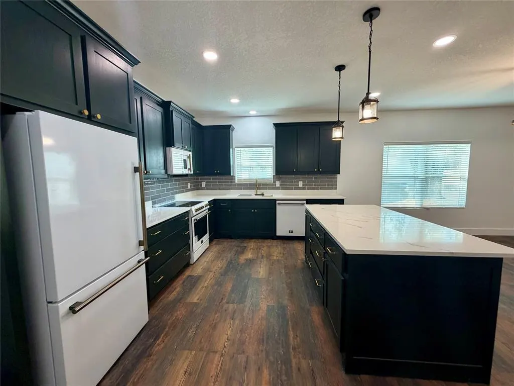 Photo 9 — 402 SE 1st Avenue, Ardmore, OK 73401