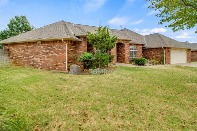 Photo 3 — 3335 Del Aire Place, Oklahoma City, OK 73115