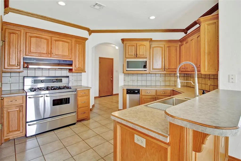 Photo 9 — 3335 Del Aire Place, Oklahoma City, OK 73115