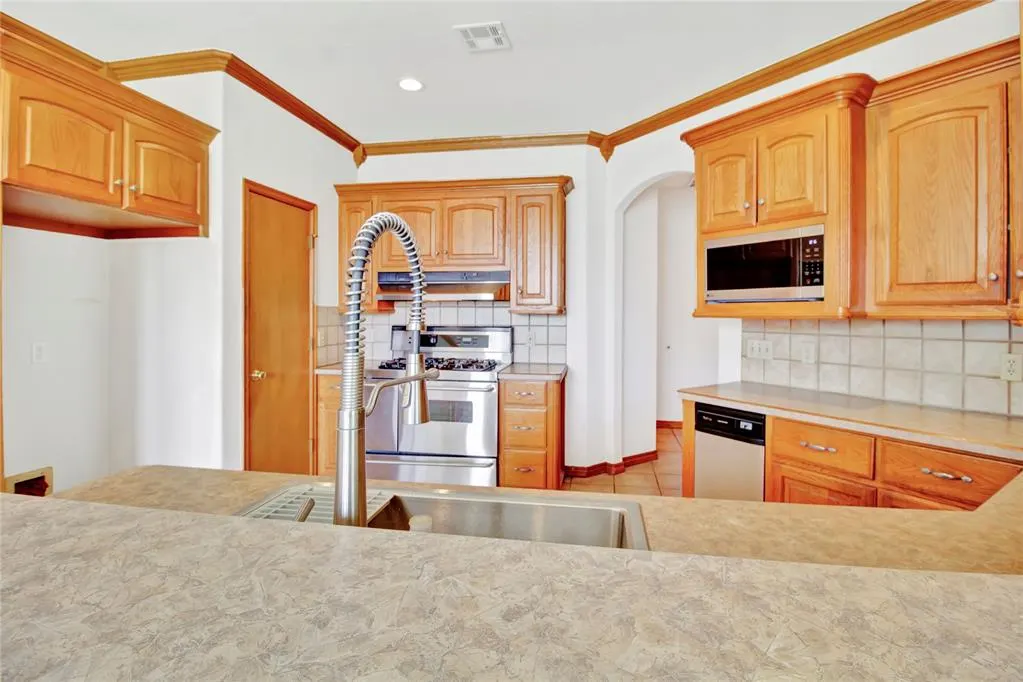 Photo 10 — 3335 Del Aire Place, Oklahoma City, OK 73115
