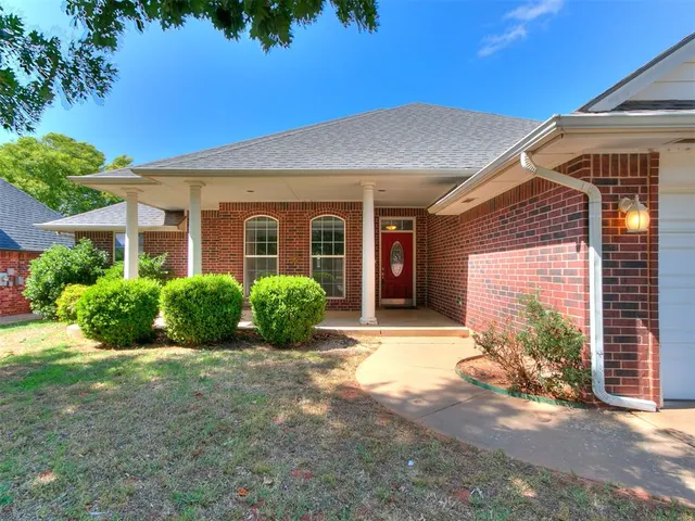 Photo 2 — 309 E Richmond Terrace, Mustang, OK 73064