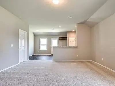 Photo 2 — 9721 High Noon Road, Yukon, OK 73099