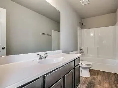 Photo 4 — 9721 High Noon Road, Yukon, OK 73099