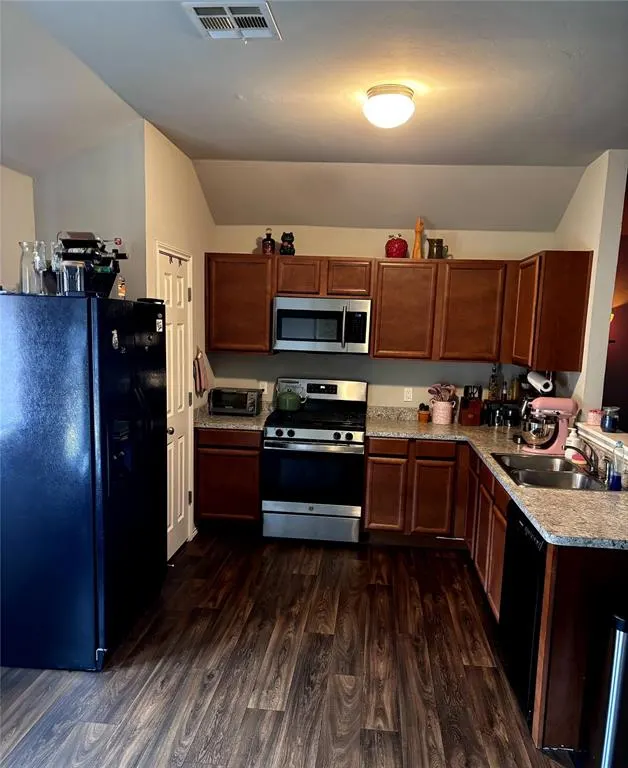 Photo 2 — 9721 High Noon Road, Yukon, OK 73099