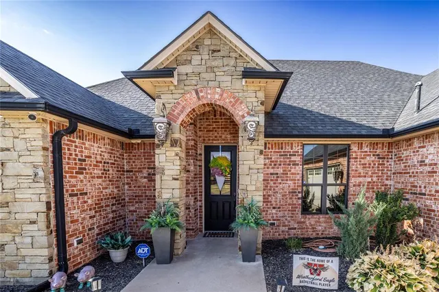 Photo 2 — 2200 Stratta Drive, Weatherford, OK 73096