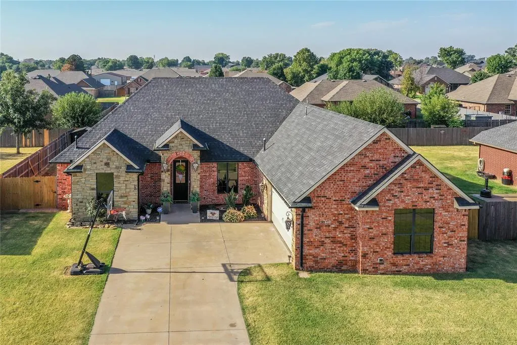 Photo 3 — 2200 Stratta Drive, Weatherford, OK 73096