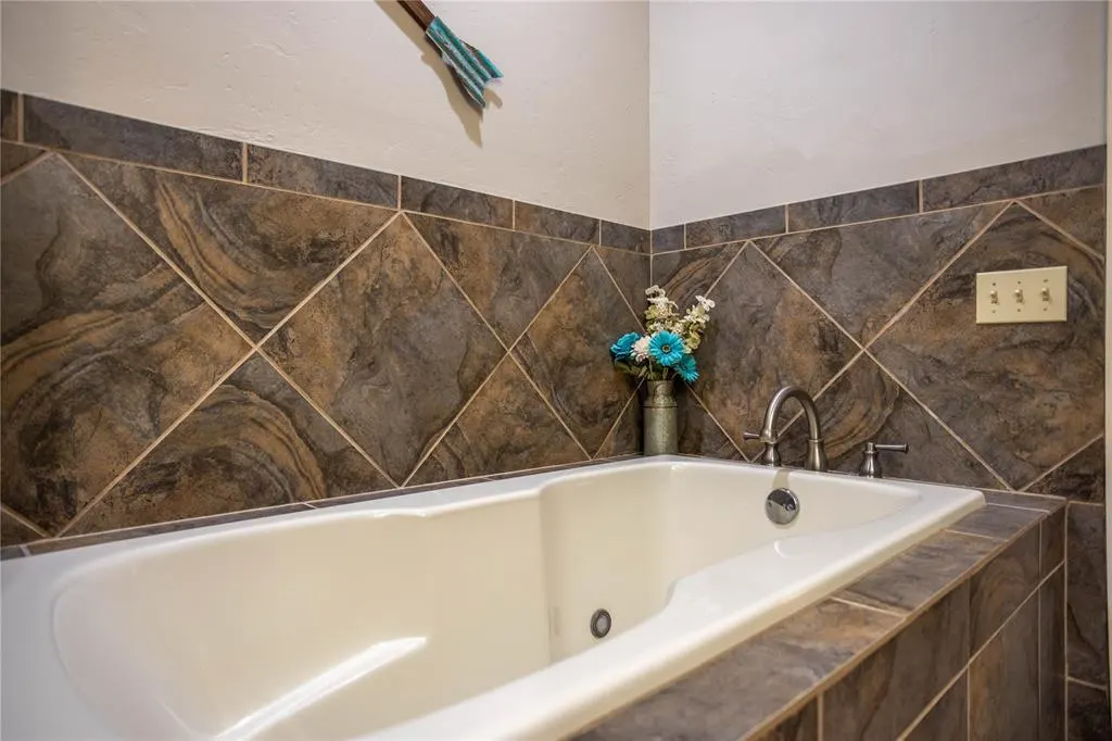 Photo 31 — 2200 Stratta Drive, Weatherford, OK 73096
