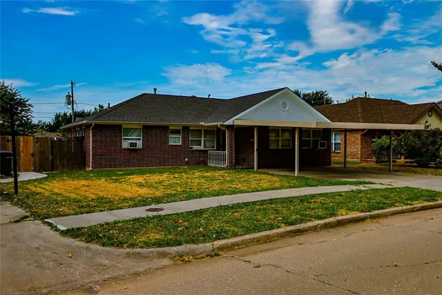 Photo 2 — 916 N Windermere Drive, Oklahoma City, OK 73160
