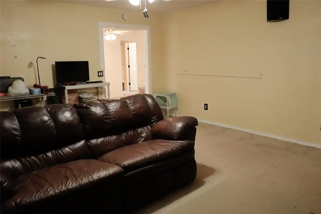 Photo 11 — 916 N Windermere Drive, Oklahoma City, OK 73160